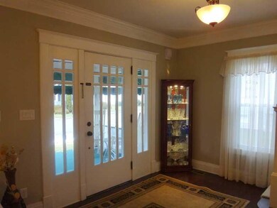 Entry/Foyer.