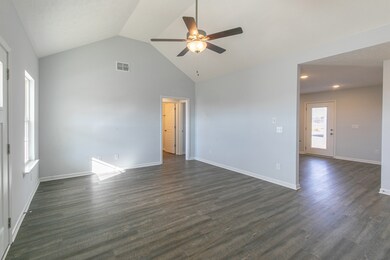 302 Mimosa Dr, Decherd, TN 37324 - photo 3