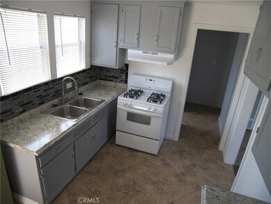832 E 118th Place, Los Angeles, CA 90059 - photo 4