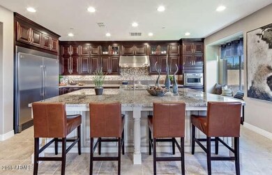 2915 E Madison Vistas Drive-small-007-Ma
