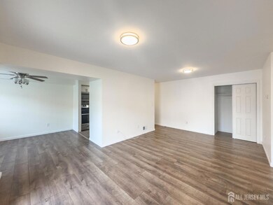 2 Powderhorn Ct unit 21, Woodbridge, NJ 07095 - photo 4
