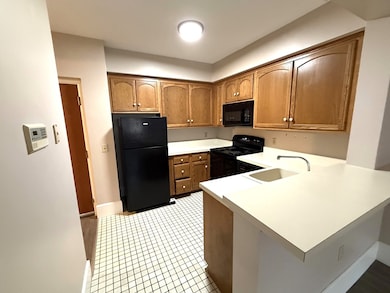 34 Sumner Ave unit 208, Springfield, MA 01108 - photo 2