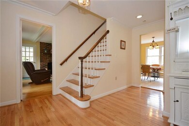 Large, light & bright entrance with immaculate har