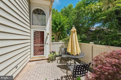 10817 Luxberry Dr, Rockville, MD 20852 - photo 3