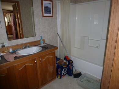 72 Kendall Pond Rd unit 5, Derry, NH 03038 - photo 6