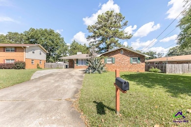 203 Todd Cir, Warner Robins, GA 31088 - photo 2