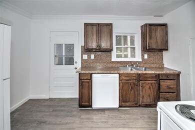 1209 W Pine Ave, Duncan, OK 73533 - photo 3