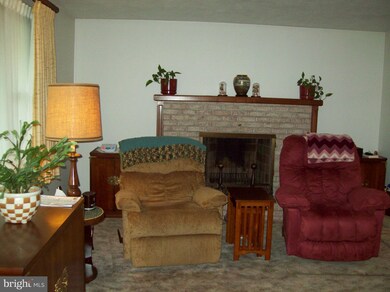 2911 Roosevelt Dr, Chambersburg, PA 17201 - photo 4