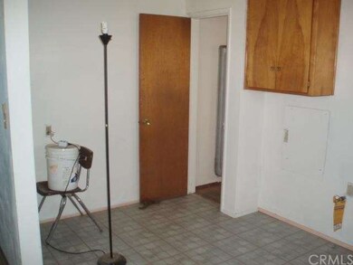 eating area in kitchen