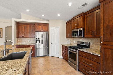18-web-or-mls-3728 Nicholas Dr-17