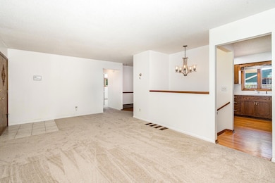 2223 Duluth St, Saint Paul, MN 55109 - photo 4