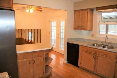 420 Buckeye Dr, Sheffield Lake, OH 44054 - photo 5