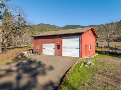 2487 Scoville Rd, Grants Pass, OR 97526 - photo 2