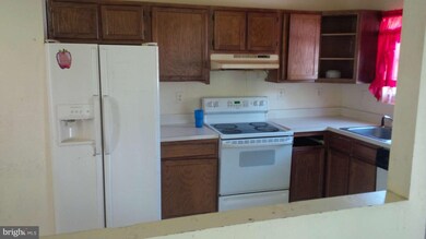 7400 Willow Hill Dr, Hyattsville, MD 20785 - photo 2