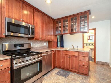 1408 Douglas Ave, Des Moines, IA 50313 - photo 3