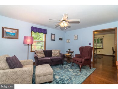 937 Pine Ct, Perkasie, PA 18944 - photo 2