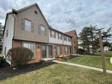 5925 Shadow Lake Cir unit 5852, Columbus, OH 43235 - photo 2