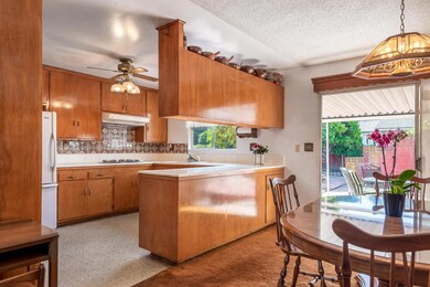 Kitchen & Dining
