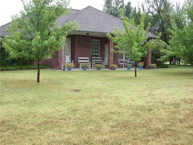 830 Oaklawn Dr, Tuttle, OK 73089 - photo 4