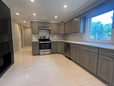 292 Acre Ln, Hicksville, NY 11801 - photo 4