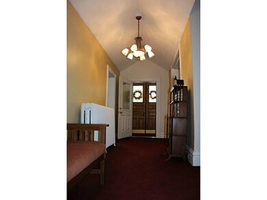 Entry/Foyer.