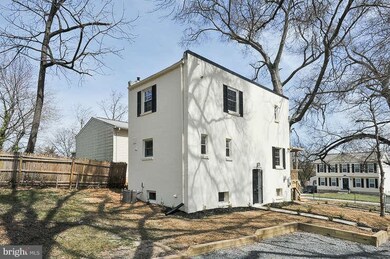 801 Larchmont Ave, Capitol Heights, MD 20743 - photo 2