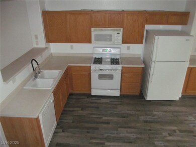 7457 Grizzly Giant St, Las Vegas, NV 89139 - photo 5