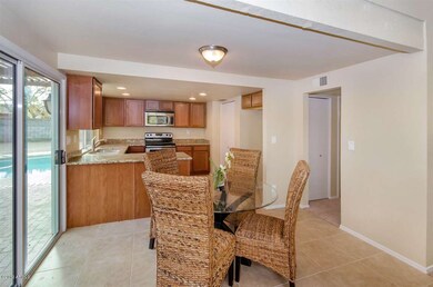 Eat-in Kitchen