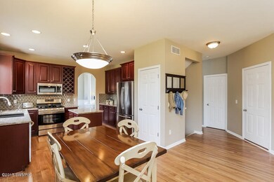 008-Breakfast_Nook-1499400-mls.jpg