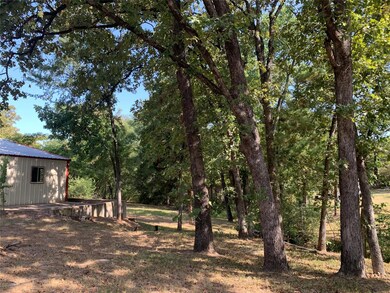 View of yard featuring an outdoor structure