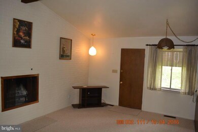13011 Woodburn Dr, Hagerstown, MD 21742 - photo 7