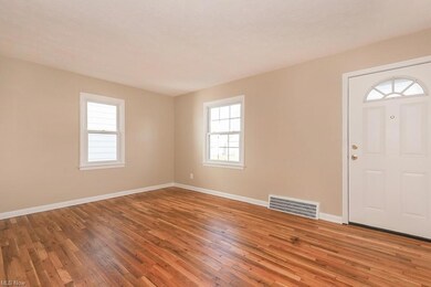 21104 Hansen Rd, Maple Heights, OH 44137 - photo 3