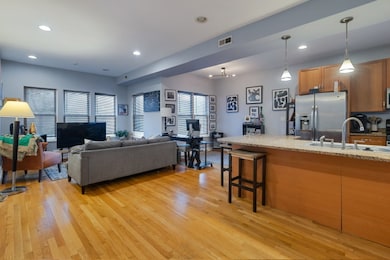 1628 W Juneway Terrace unit 2W, Chicago, IL 60626 - photo 3