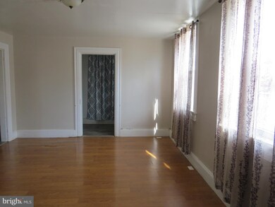 323 S Queen St, Littlestown, PA 17340 - photo 4