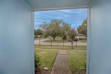 3724 Laura Leigh Dr, Friendswood, TX 77546 - photo 4