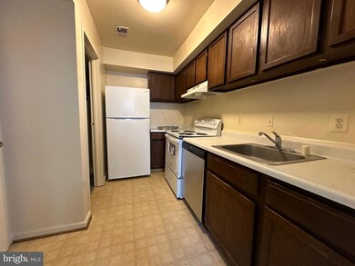 9653 Hagel Cir unit B, Lorton, VA 22079 - photo 5