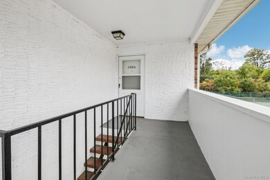 2006 Baldwin Ln unit 20F, Newburgh, NY 12550 - photo 2