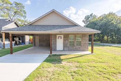 924 W Day St, Denison, TX 75020 - photo 2