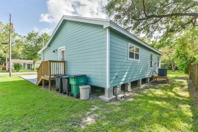 1215 Betsy Ross St, Alvin, TX 77511 - photo 4