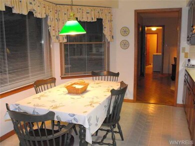 Kitchen Dining Large Kitchen Eat-In Area and Adjac