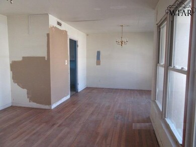 1571 Carol Ln, Wichita Falls, TX 76302 - photo 2