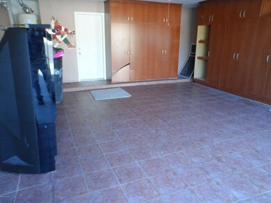 GARAGE W/ TILE FLOOR