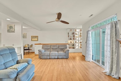 4834 W Maple Leaf Cir unit 6, Milwaukee, WI 53220 - photo 6