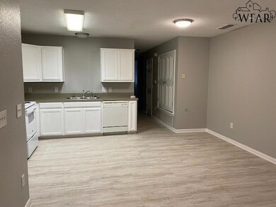 3006 Grace St unit 2, Wichita Falls, TX 76302 - photo 2