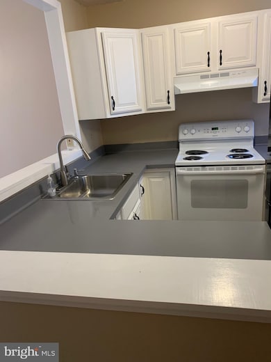 1571 N 10th St, Reading, PA 19604 - photo 5