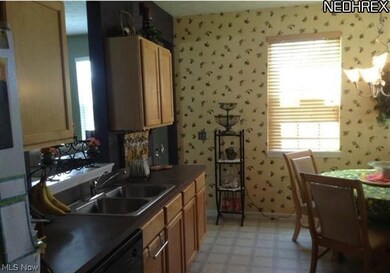 8825 Roberts Ct unit 18C, Olmsted Falls, OH 44138 - photo 2