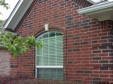 1919 Hollyglen Dr, Tyler, TX 75703 - photo 2