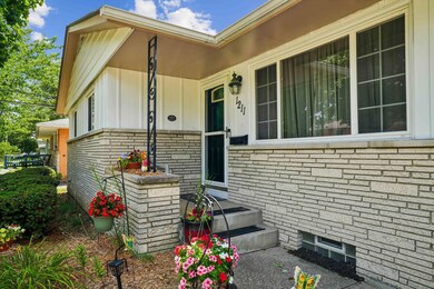 1211 Bernhard Rd, Columbus, OH 43227 - photo 2