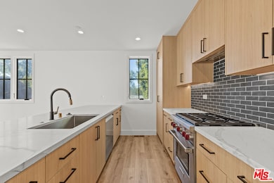 14535 Killion St, Sherman Oaks, CA 91411 - photo 4