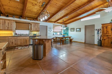 Kitchen & Dining Area